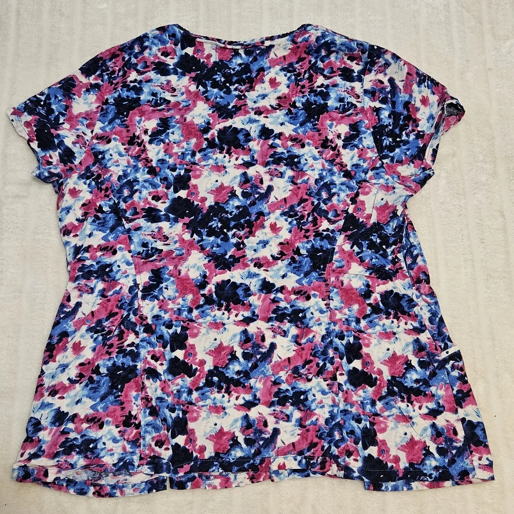 Nicole Miller Scrub Top - Picture 15 of 16